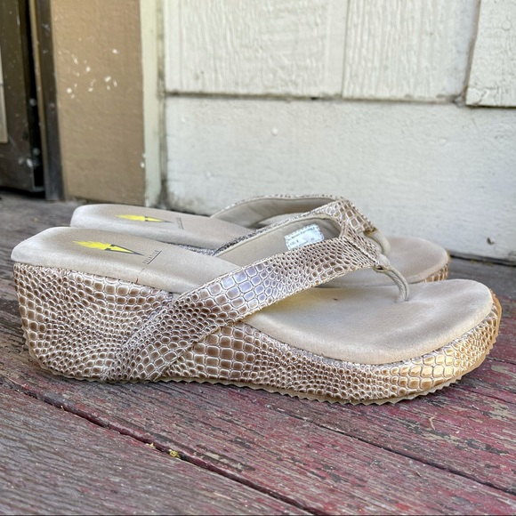 Volatile Beige Snakeskin Platform Flip Flops | 9